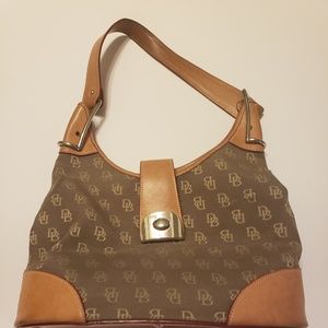 Beautiful Dooney& Bourke includes wallet